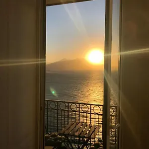Panzió Lux, Nápoly