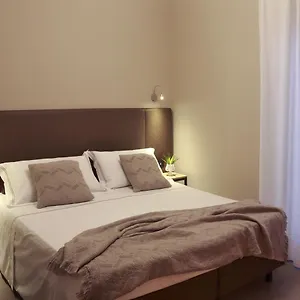 https://aloisi.lecce-hotels.com